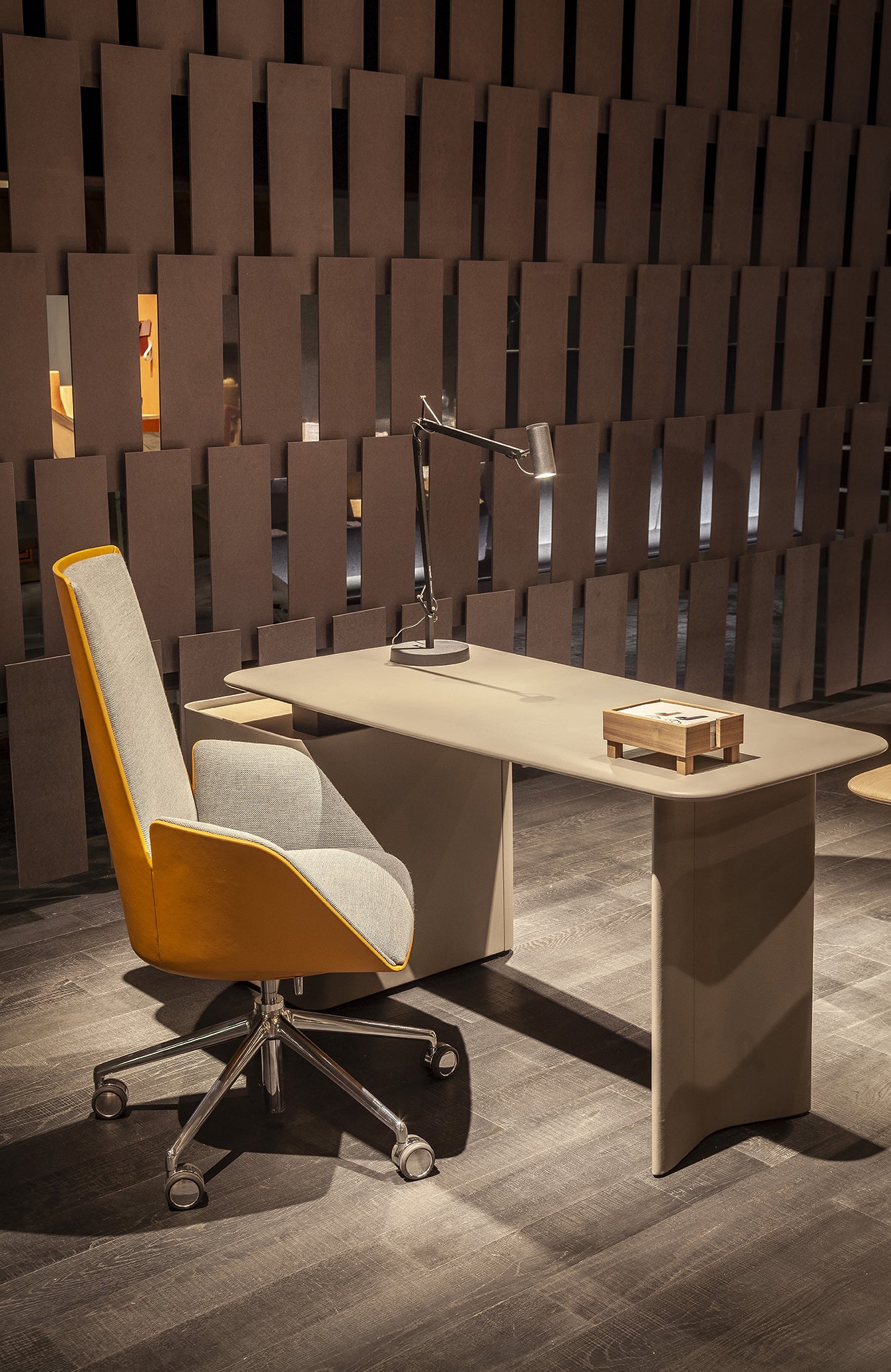 poltrona frau trust small desk