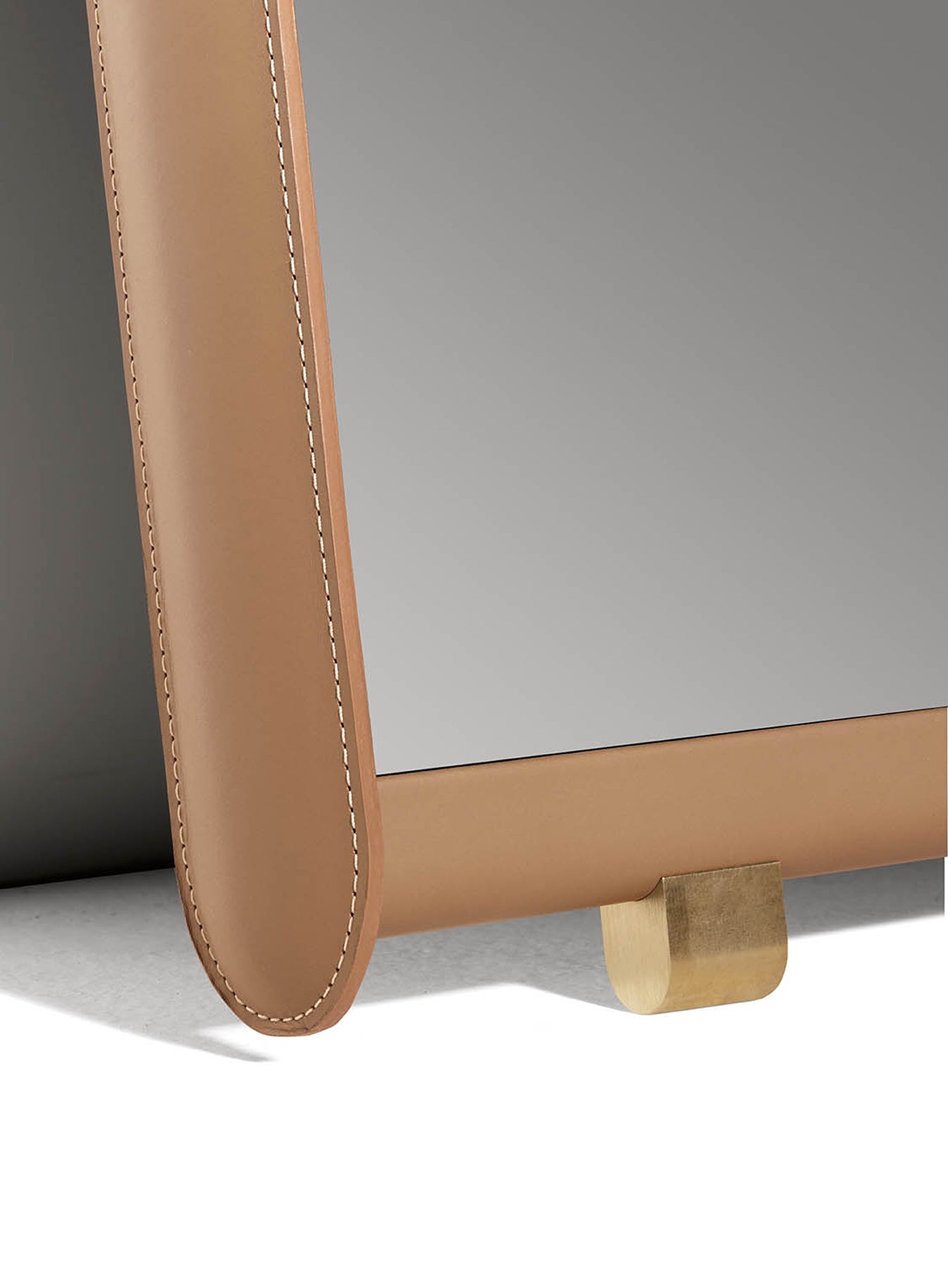 poltrona frau dorian mirror