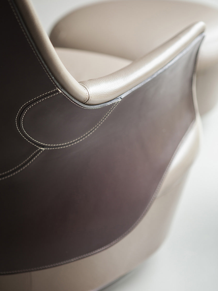 poltrona frau assaya armchair