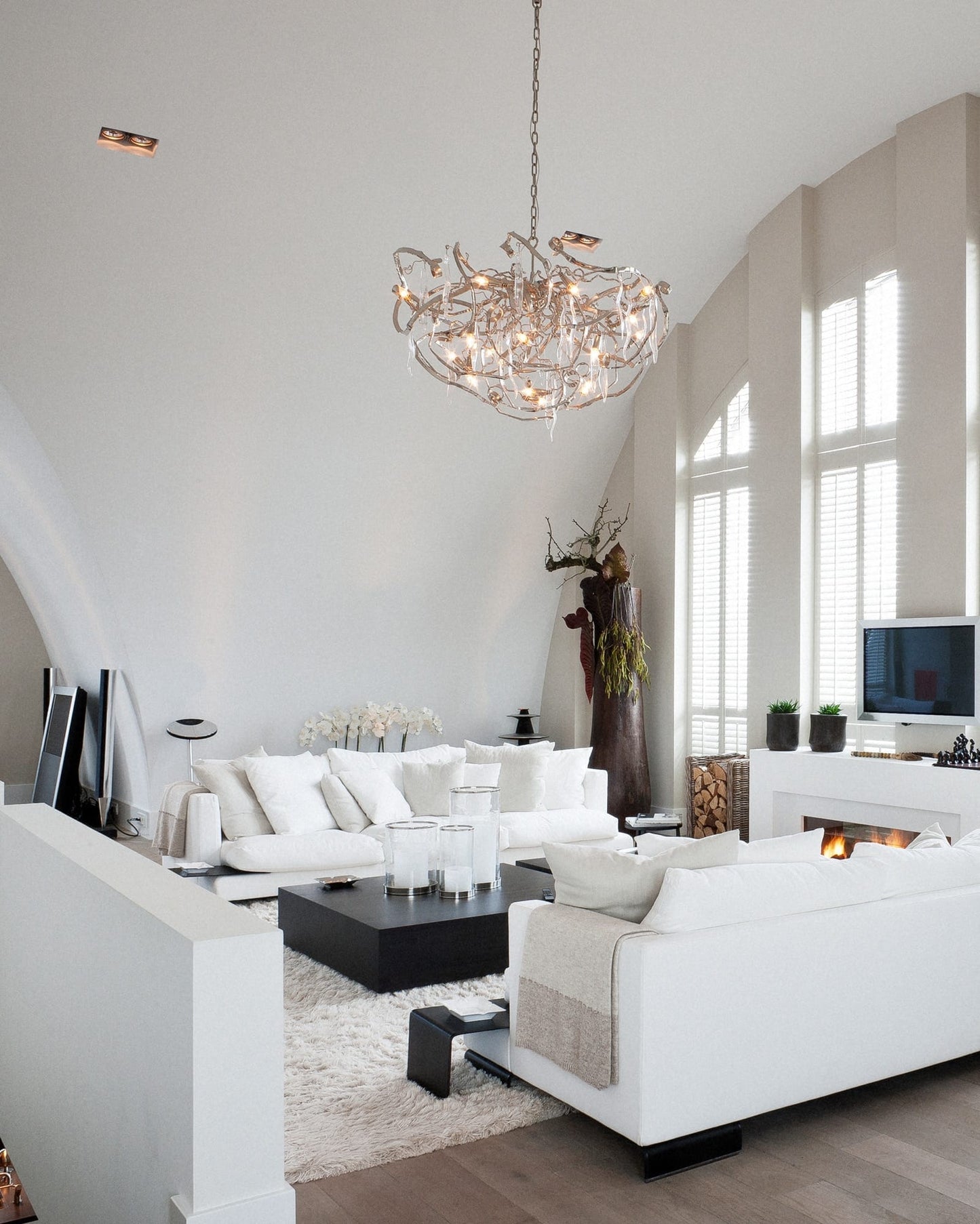 Delphinium Chandelier Round