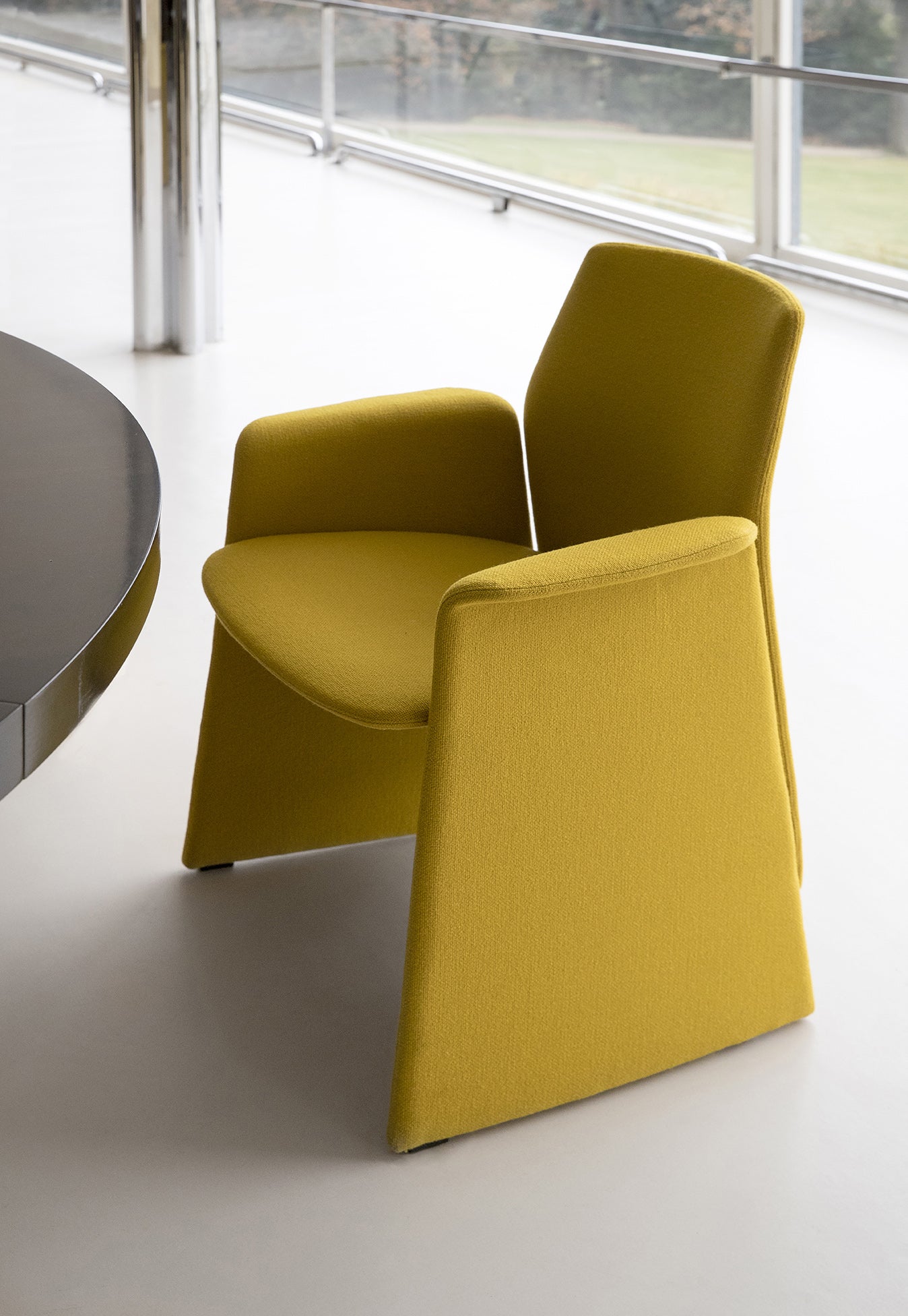 poltrona frau downtown conference bridge chair
