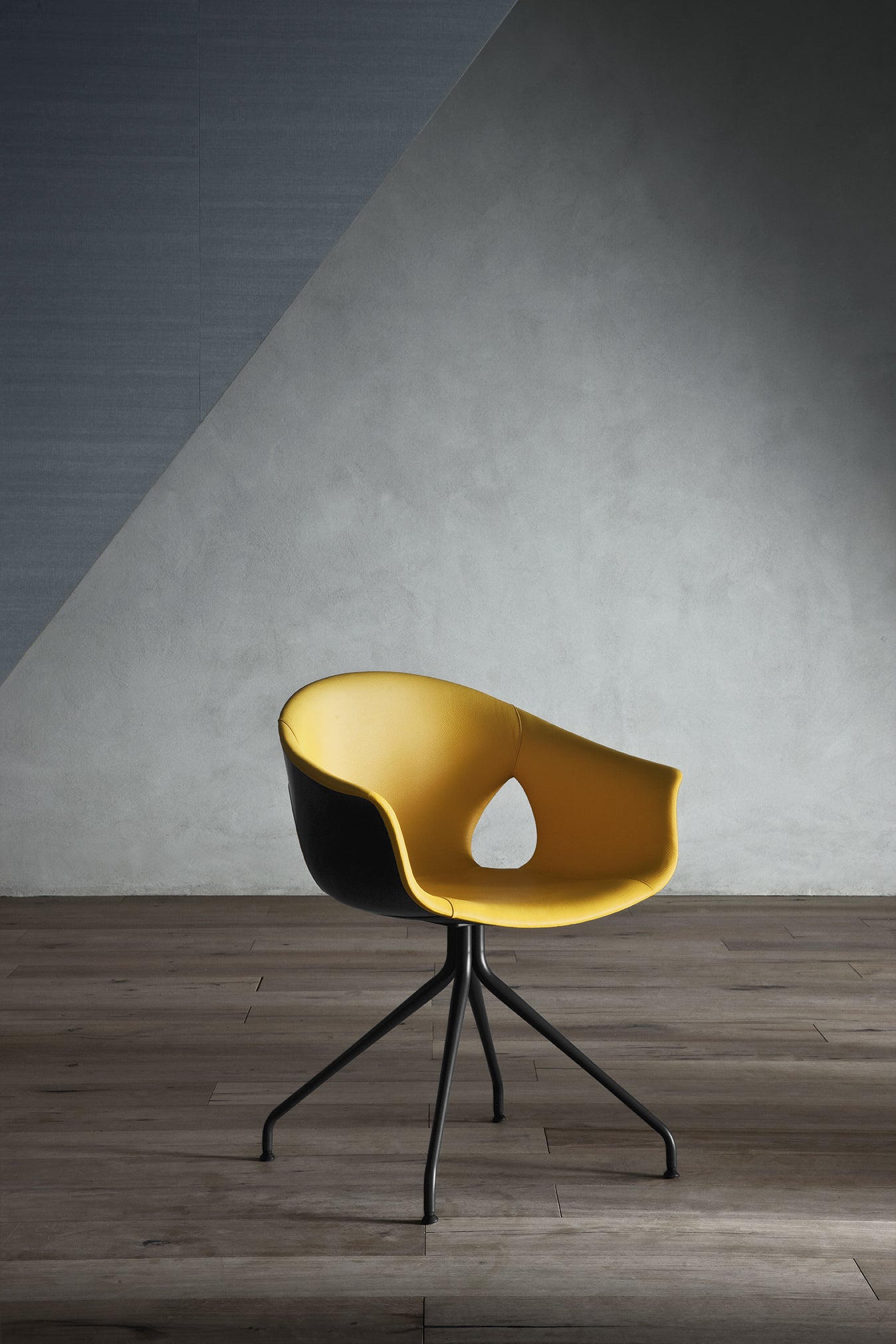poltrona frau ginger ale 4 spokes small armchair