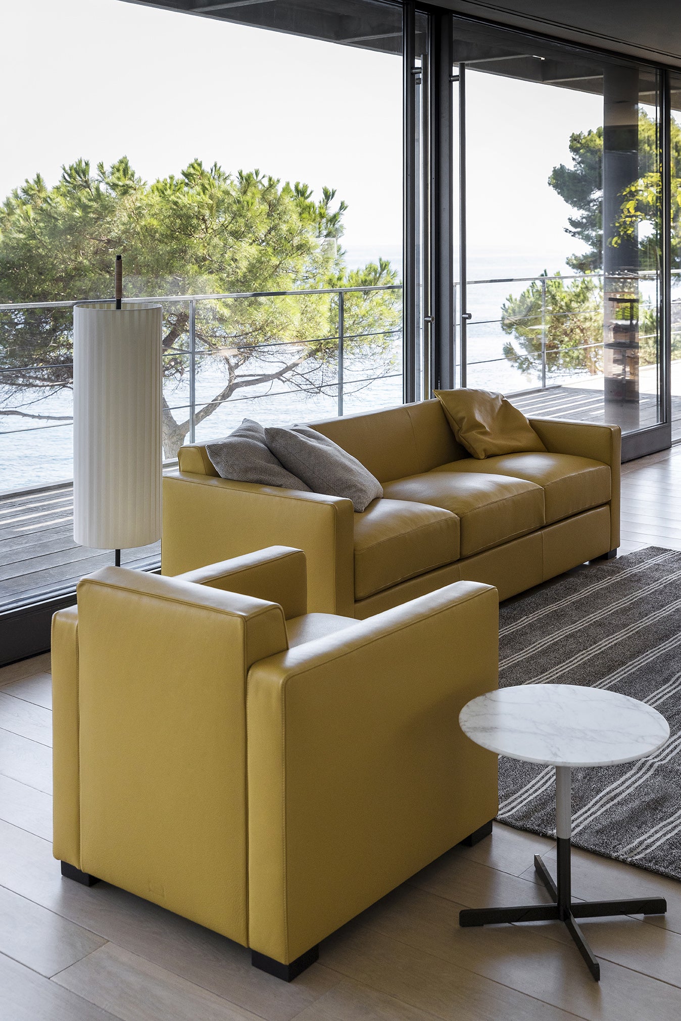 poltrona frau linea a armchair