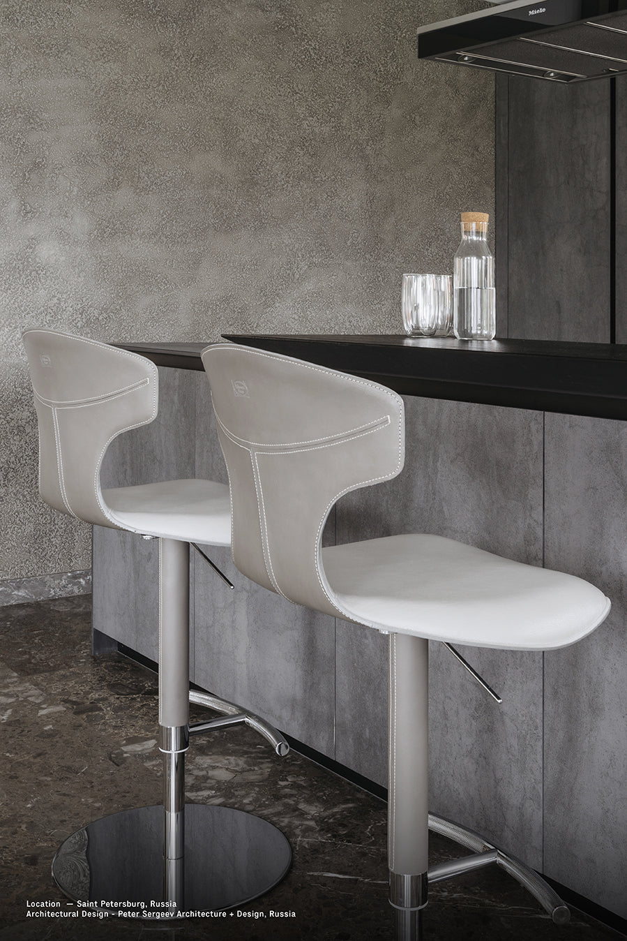 Montera Column Base Stool