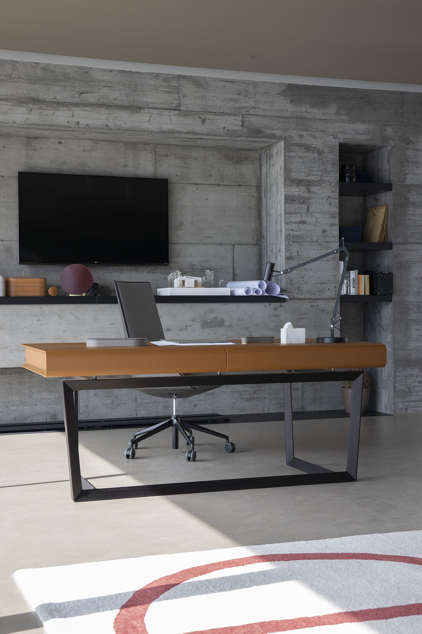 poltrona frau peek a book desk