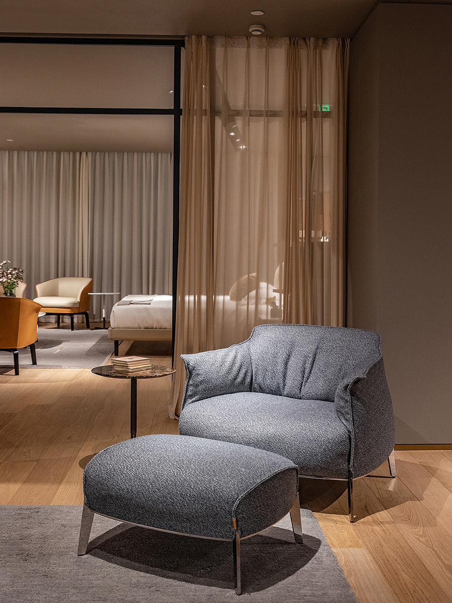 Archibald Gran Comfort Armchair