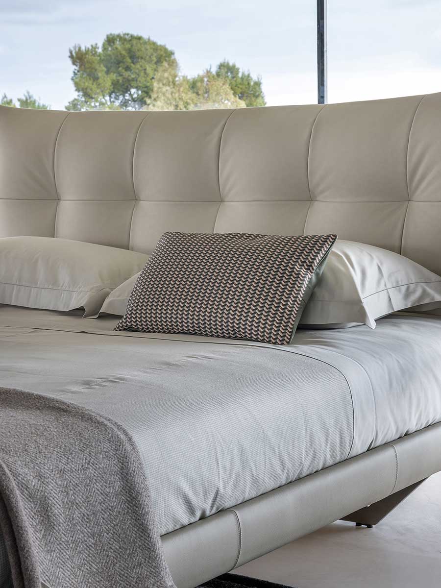 poltrona frau aurora tre bed