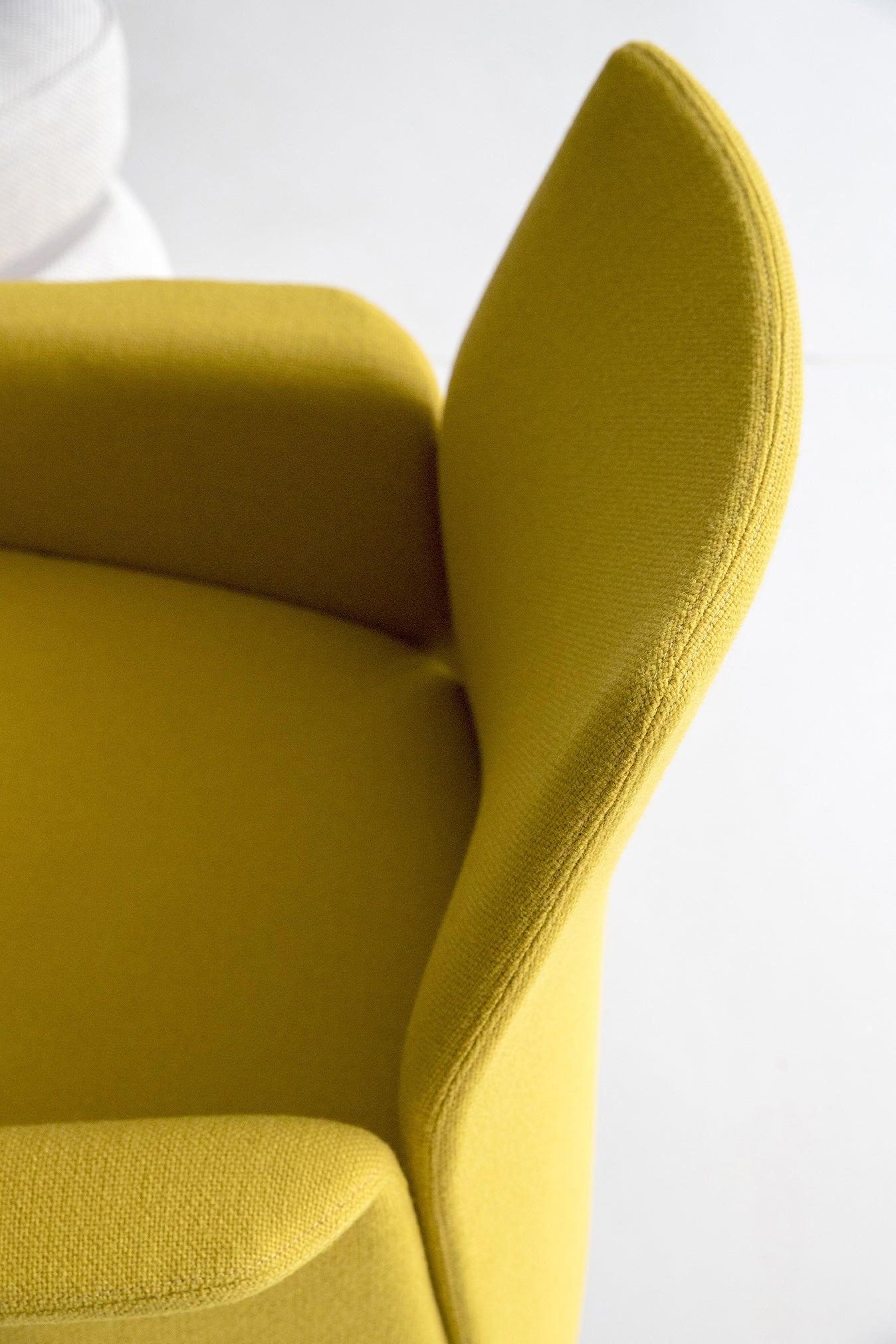 poltrona frau downtown conference bridge chair