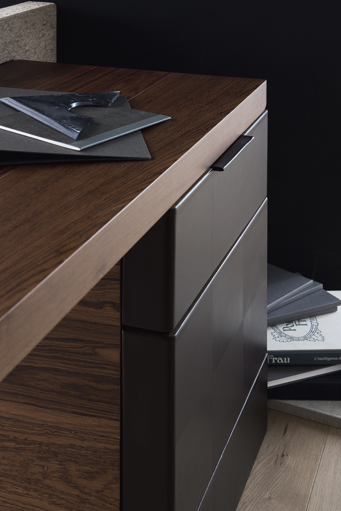 poltrona frau h o desk