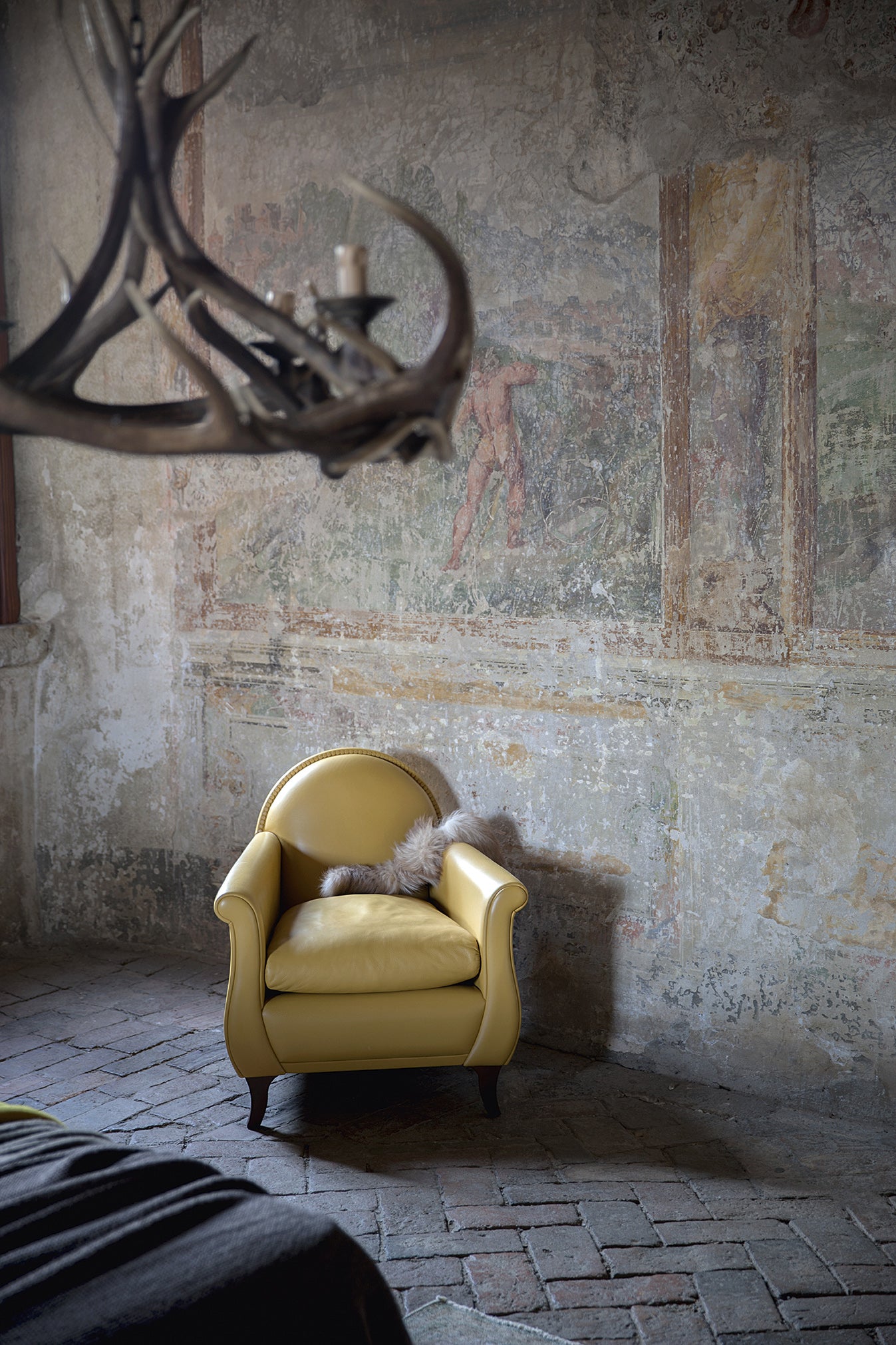 Lyra Armchair