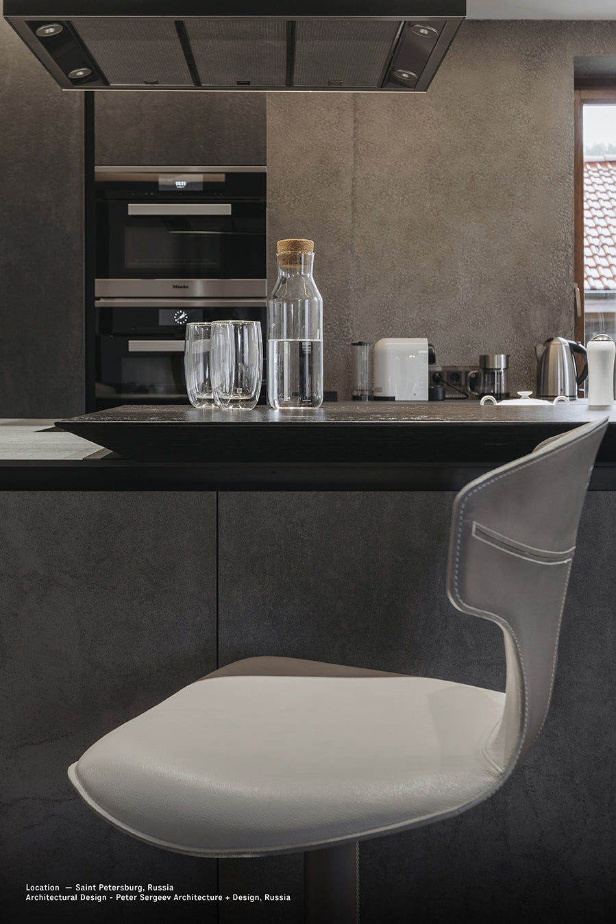 poltrona frau montera stool