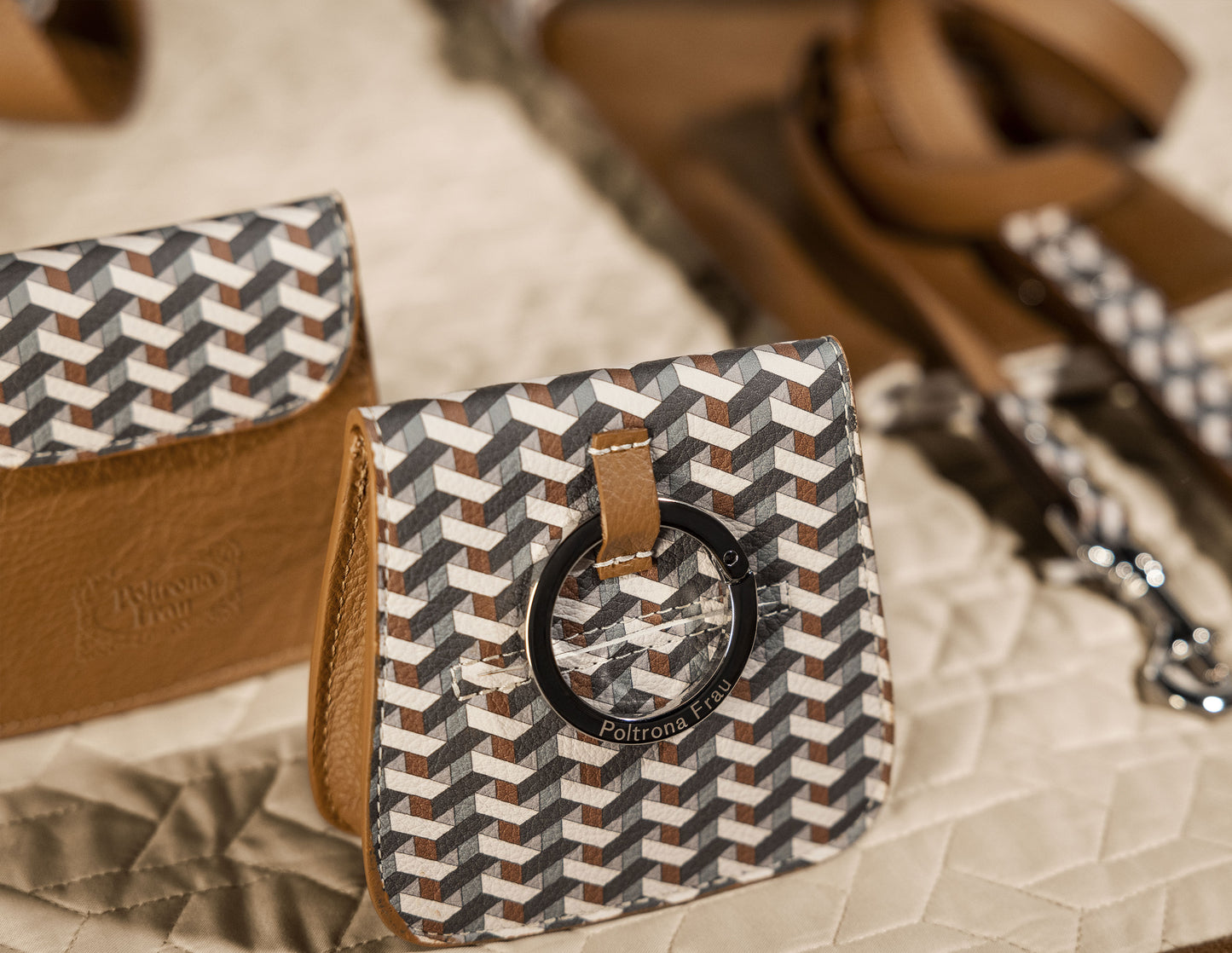 poltrona frau pet biscuit pocket