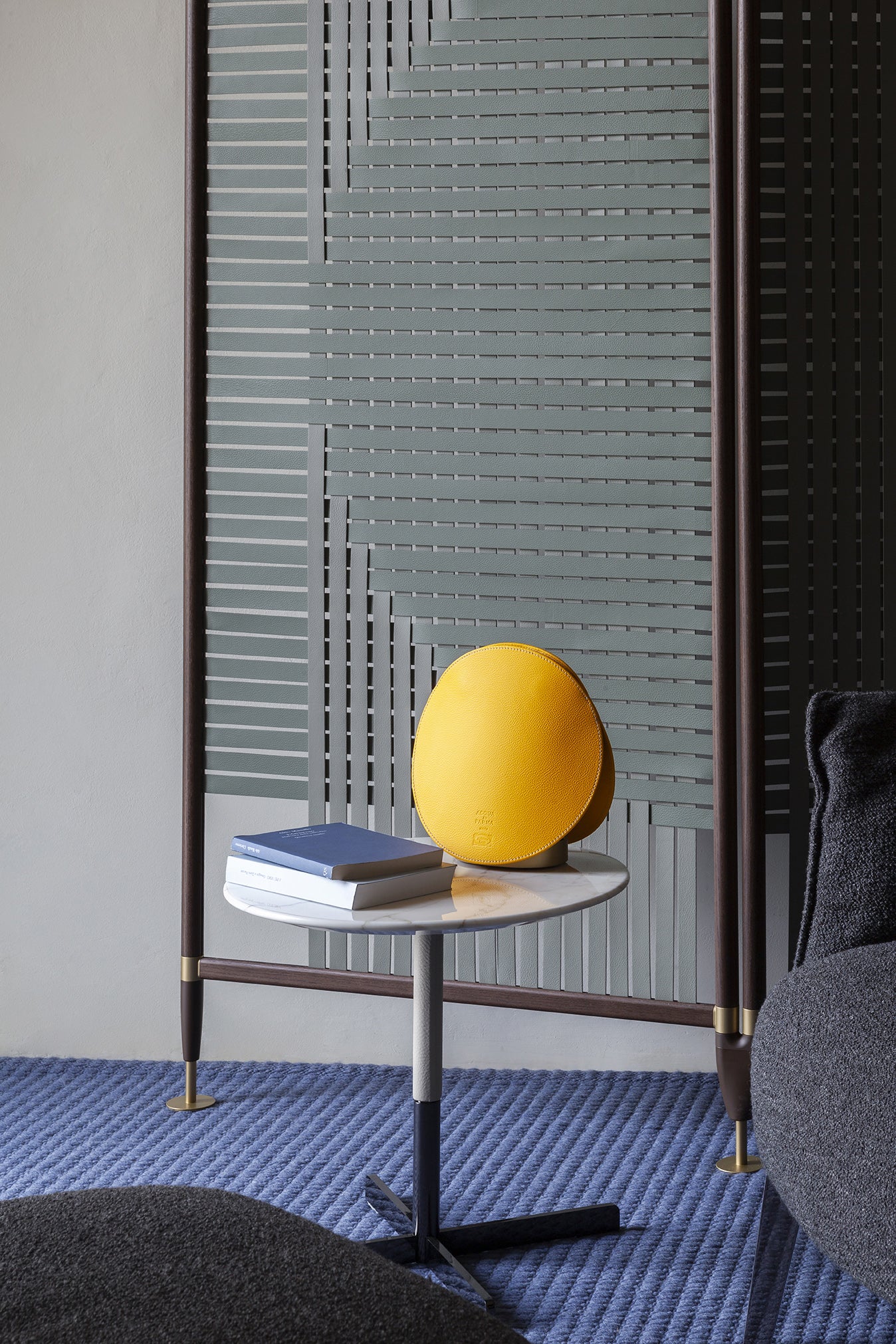 poltrona frau plot room divider