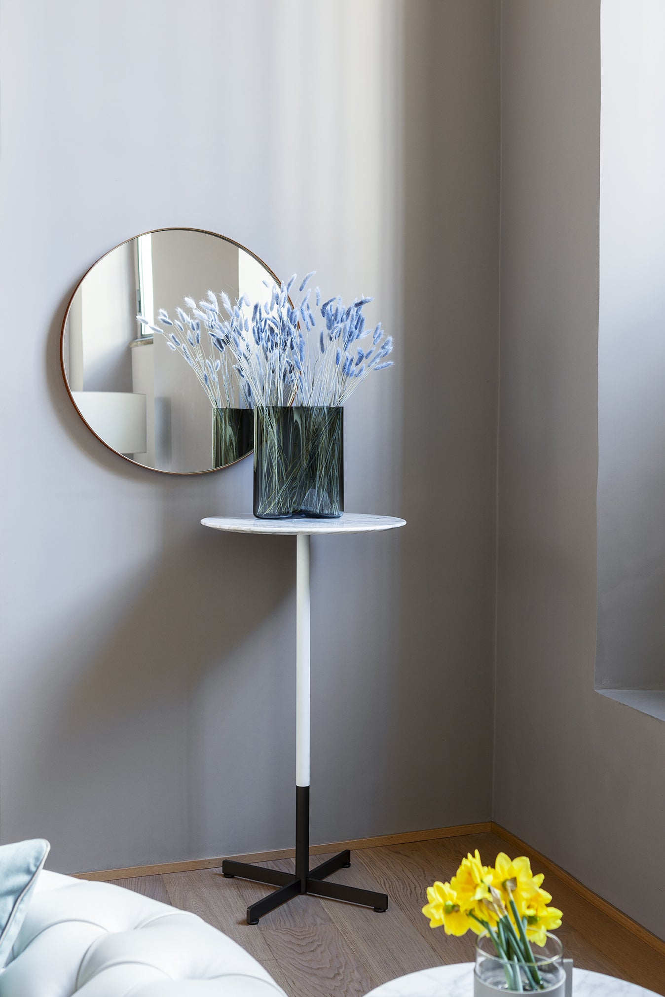 poltrona frau ren round mirror