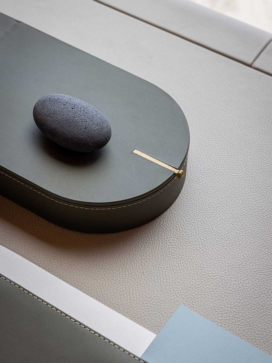 poltrona frau zhuang desk accessories