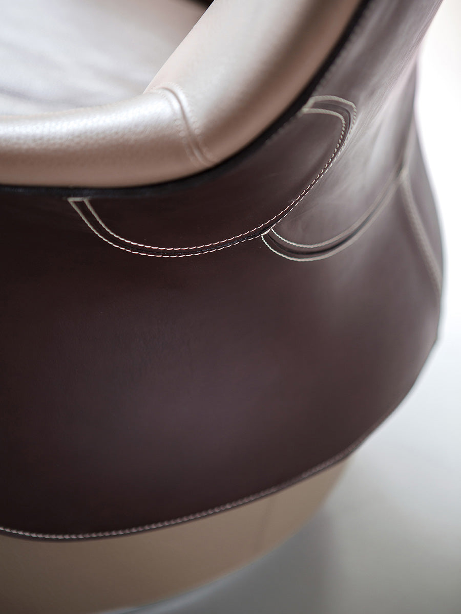 poltrona frau assaya armchair