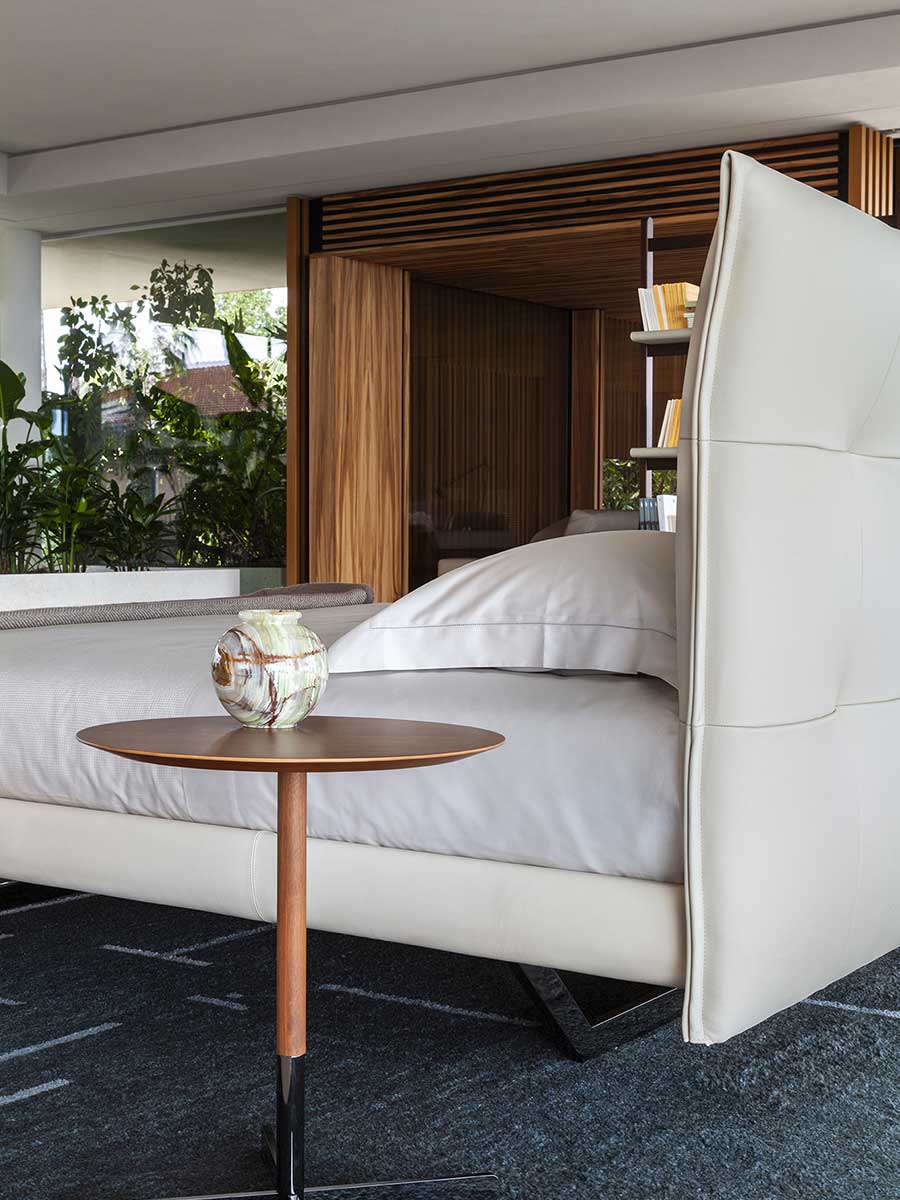 poltrona frau aurora tre bed