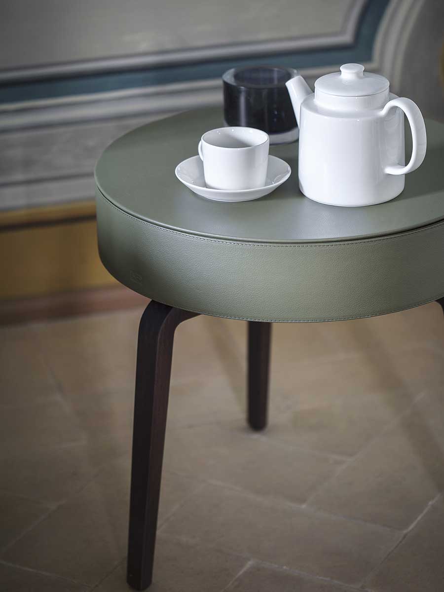poltrona frau fiorile with drawer small table