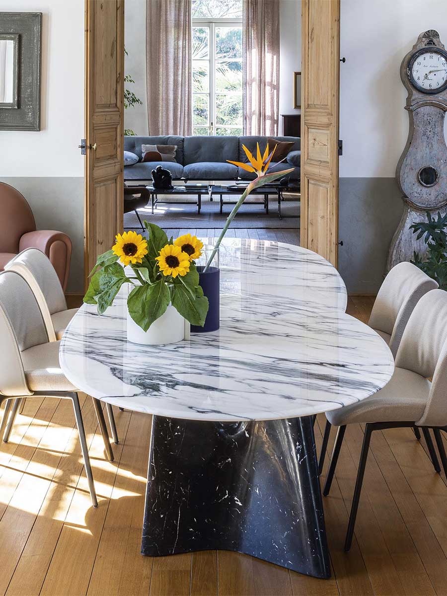 Infinitamente Table