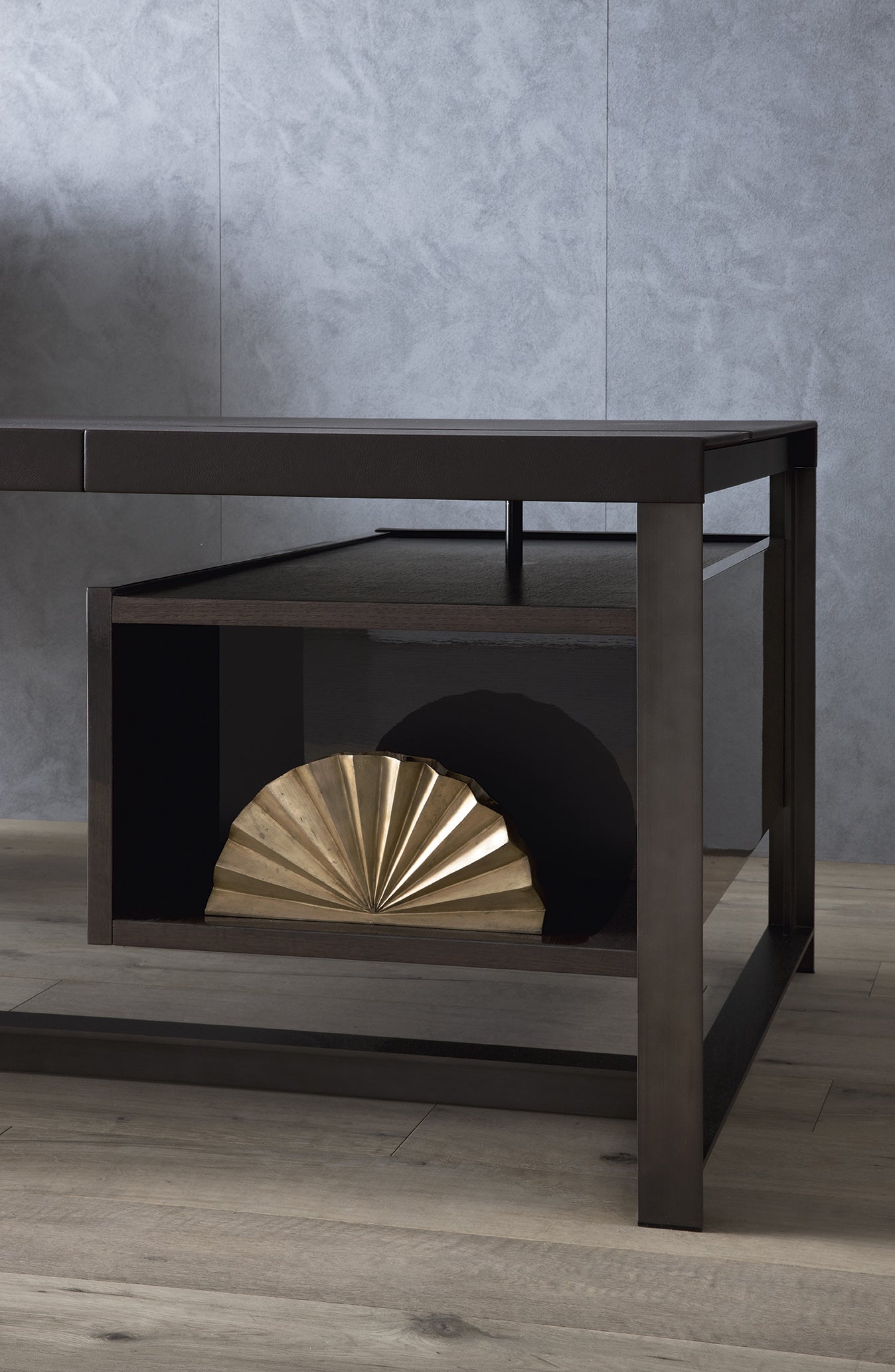 poltrona frau jobs desk