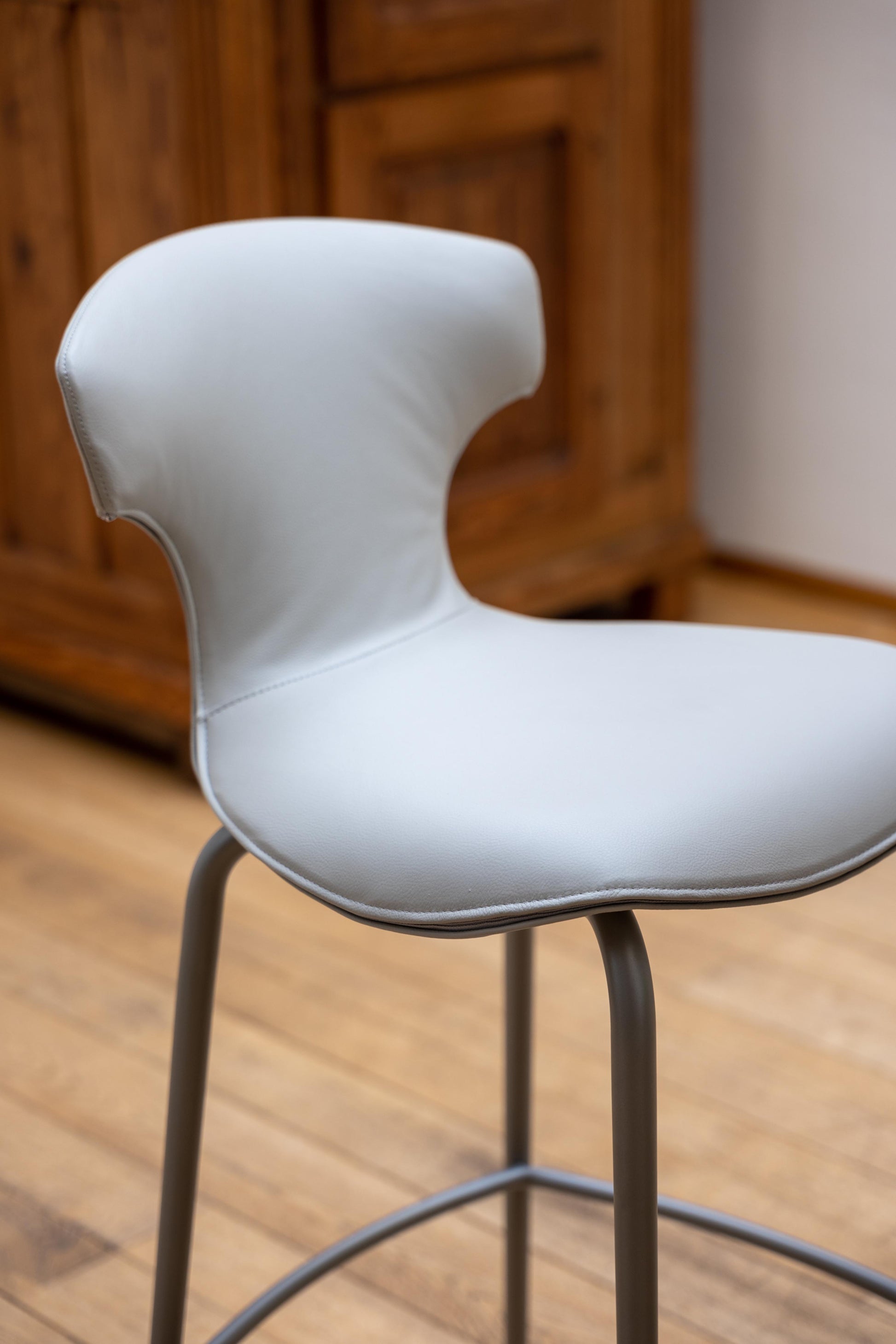 Montera Mas Stool With Metal Base