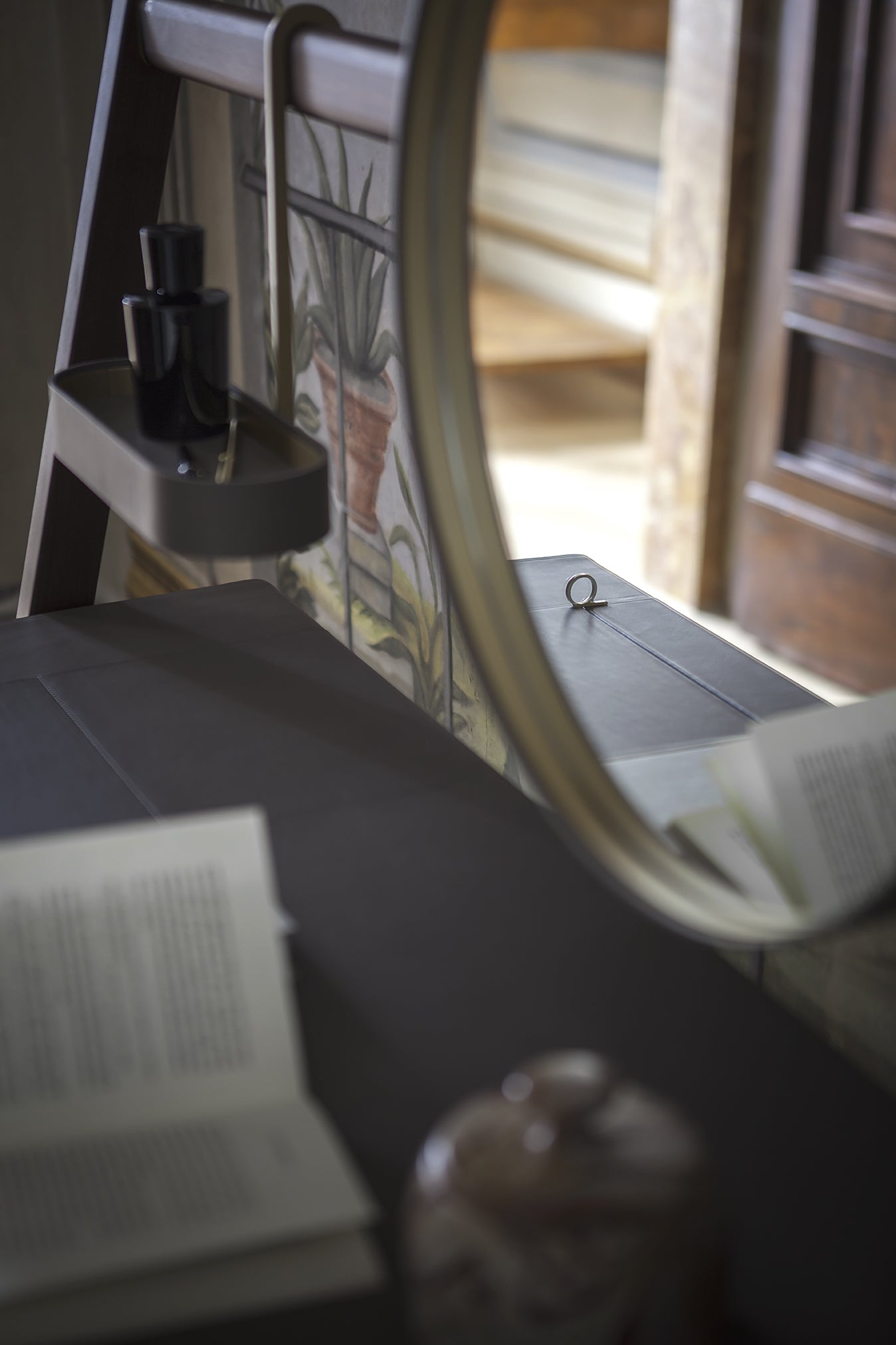poltrona frau ren dressing table