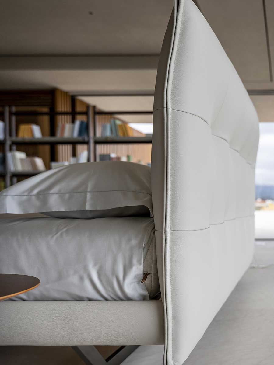 poltrona frau aurora tre bed