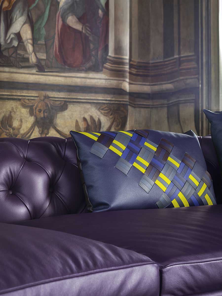 poltrona frau chester line sofa