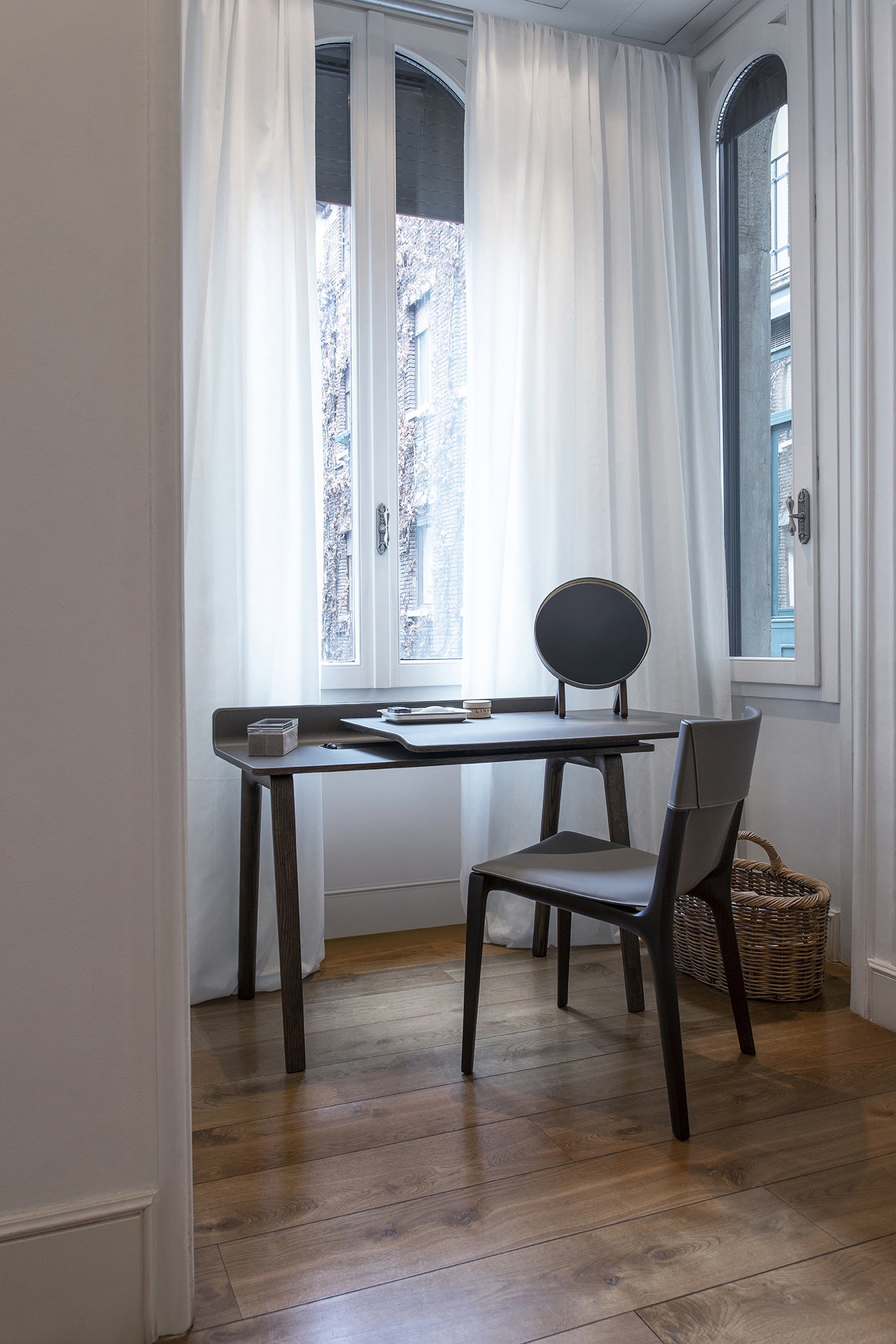 Iren Freestanding Desk