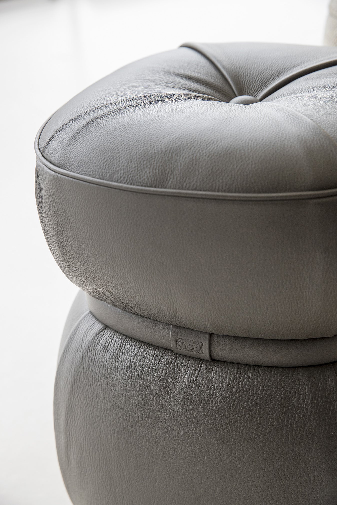 poltrona frau lepli 39x39 ottoman
