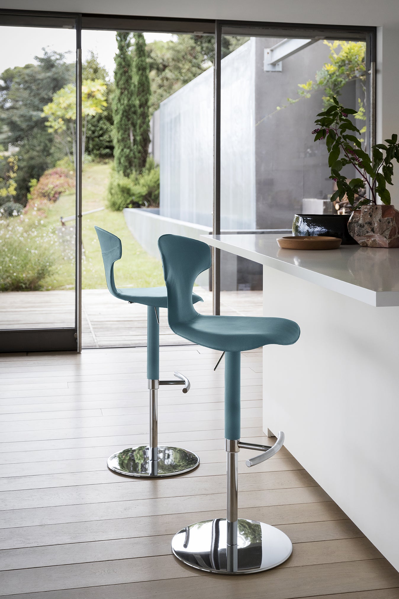 Montera Column Base Stool
