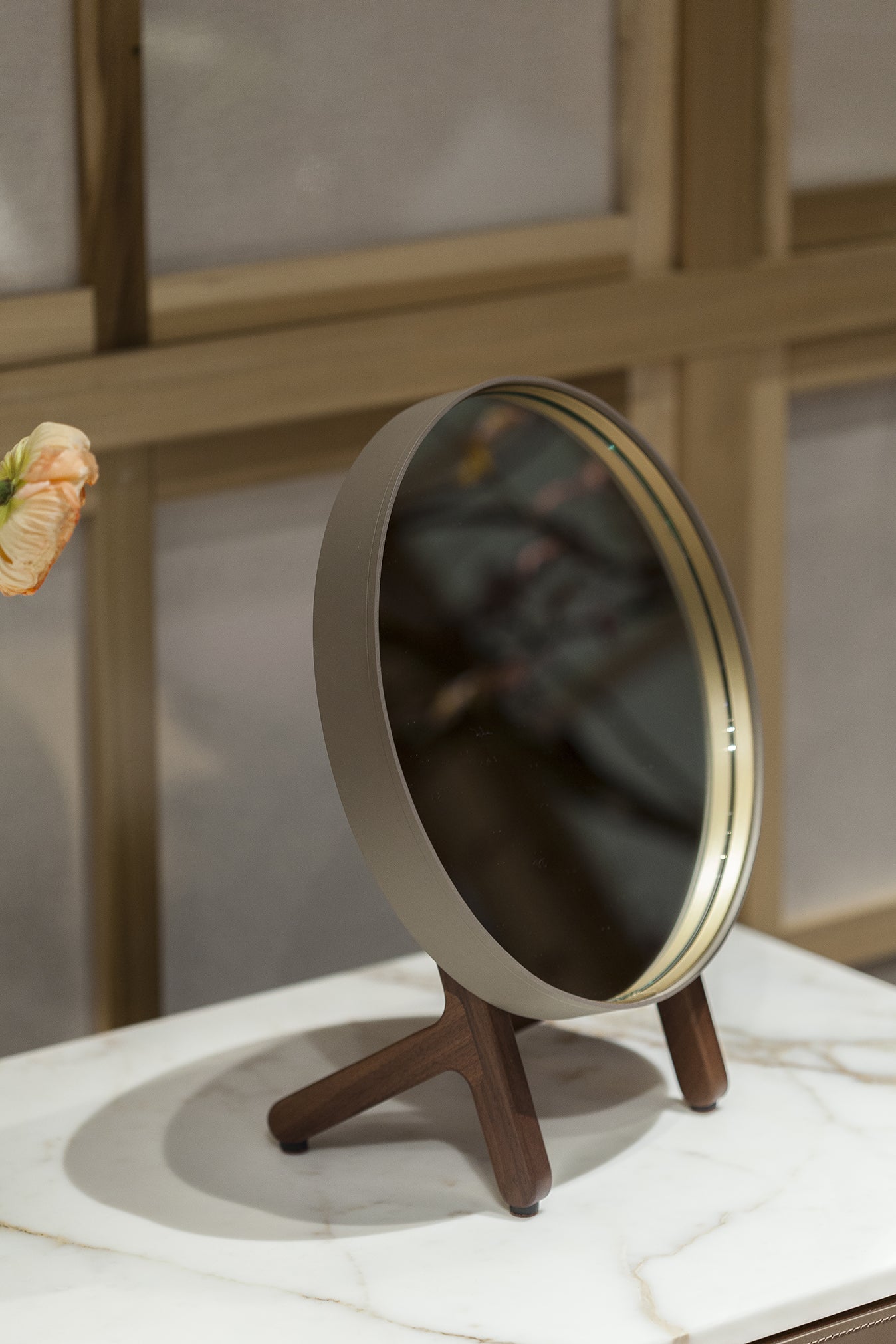 poltrona frau ren table mirror
