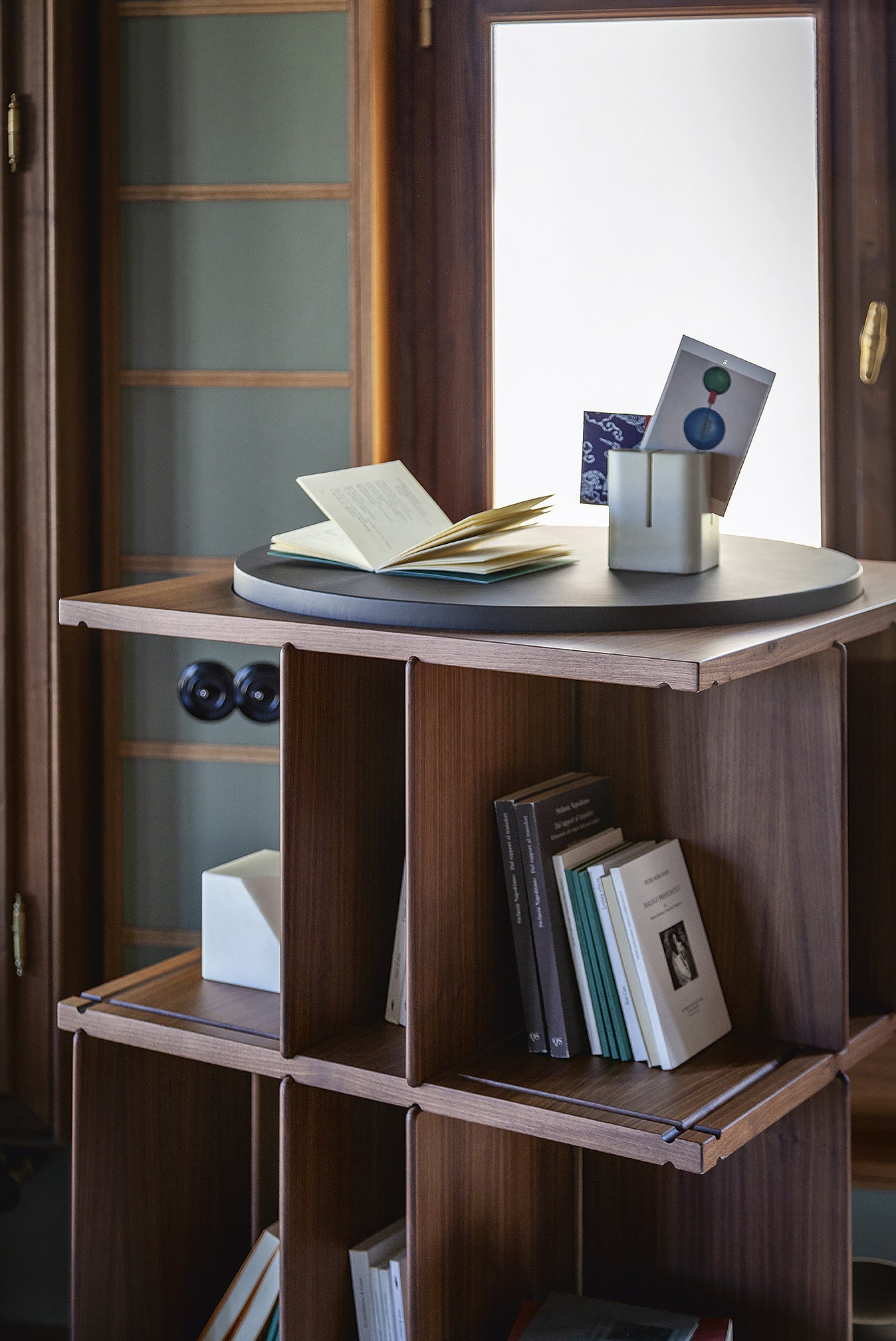 poltrona frau turner bookcase