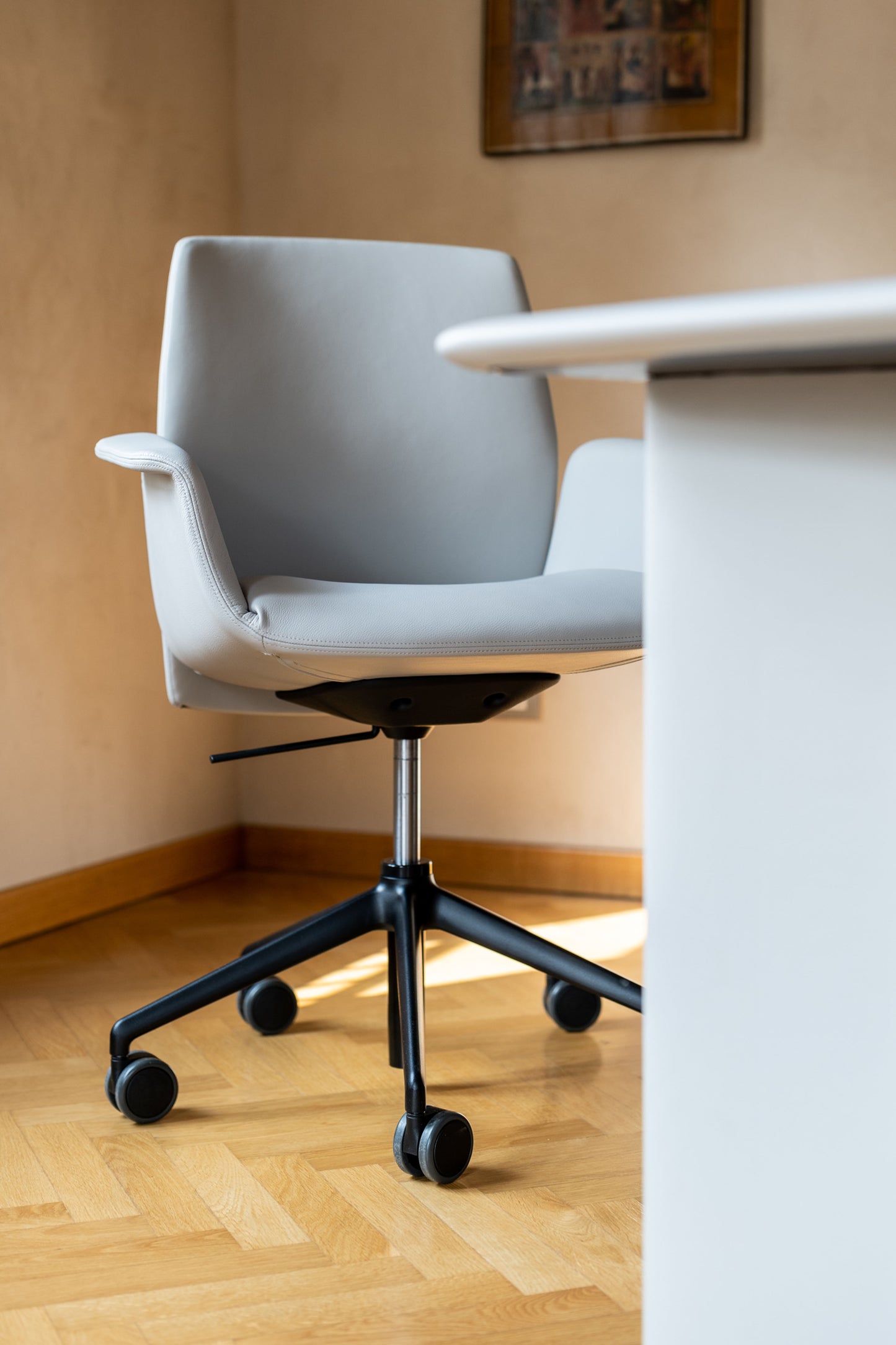 poltrona frau downtown conference 360 chair