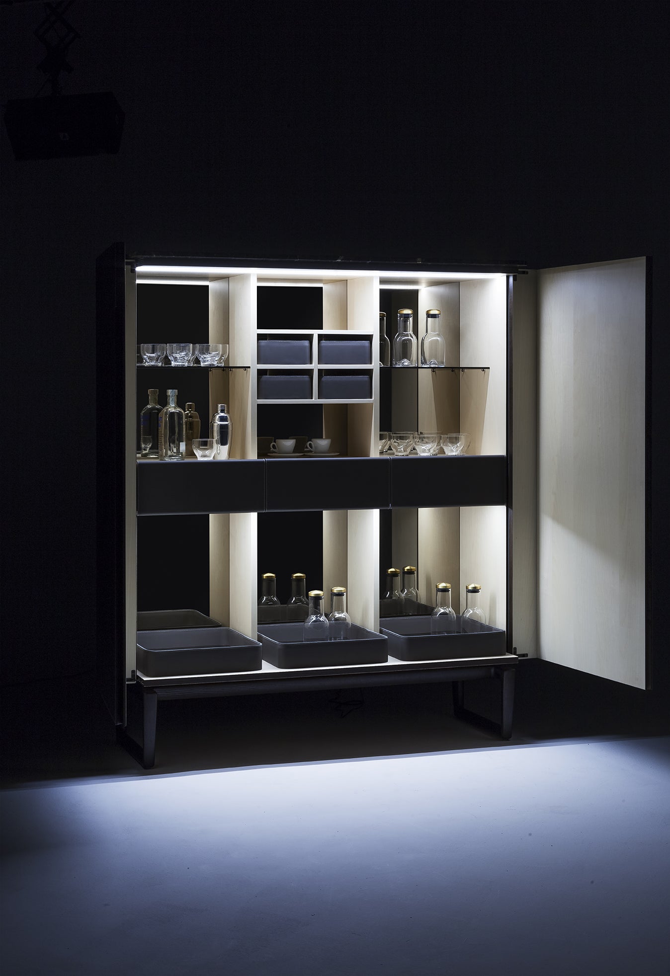 poltrona frau fidelio drinks cabinet