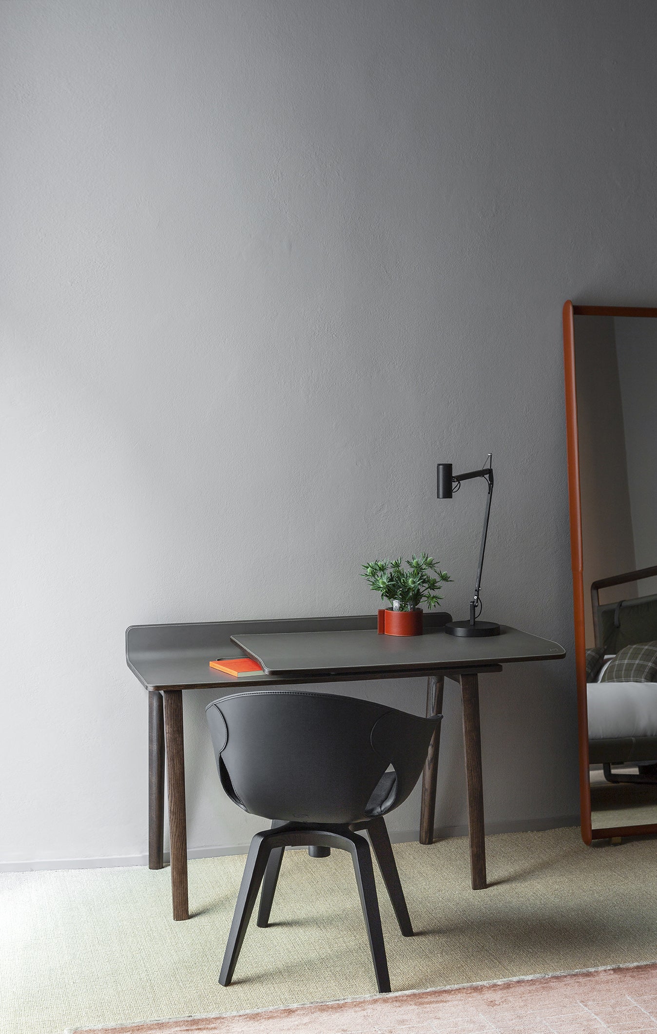 Iren Freestanding Desk