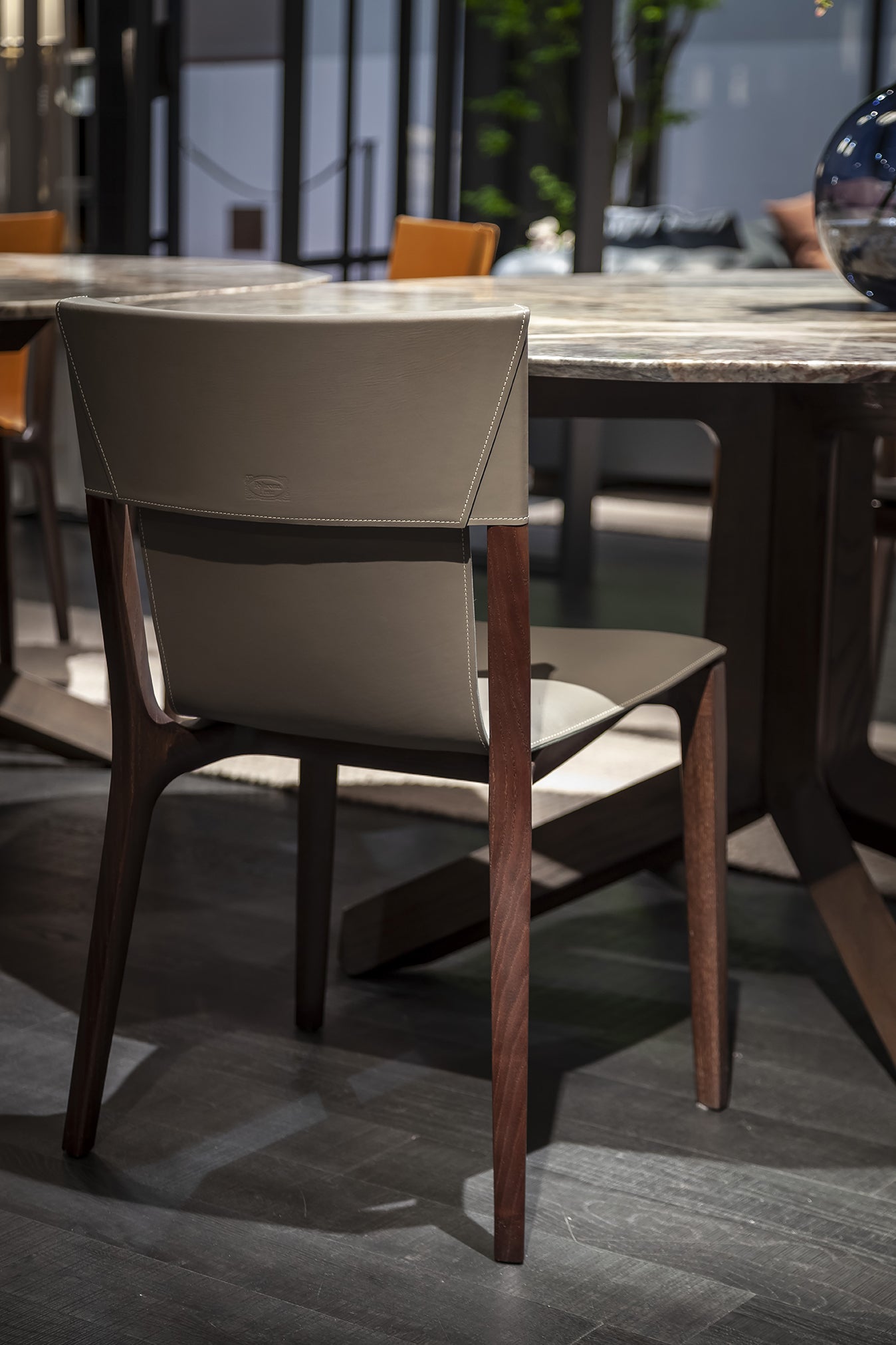 poltrona frau isadora chair