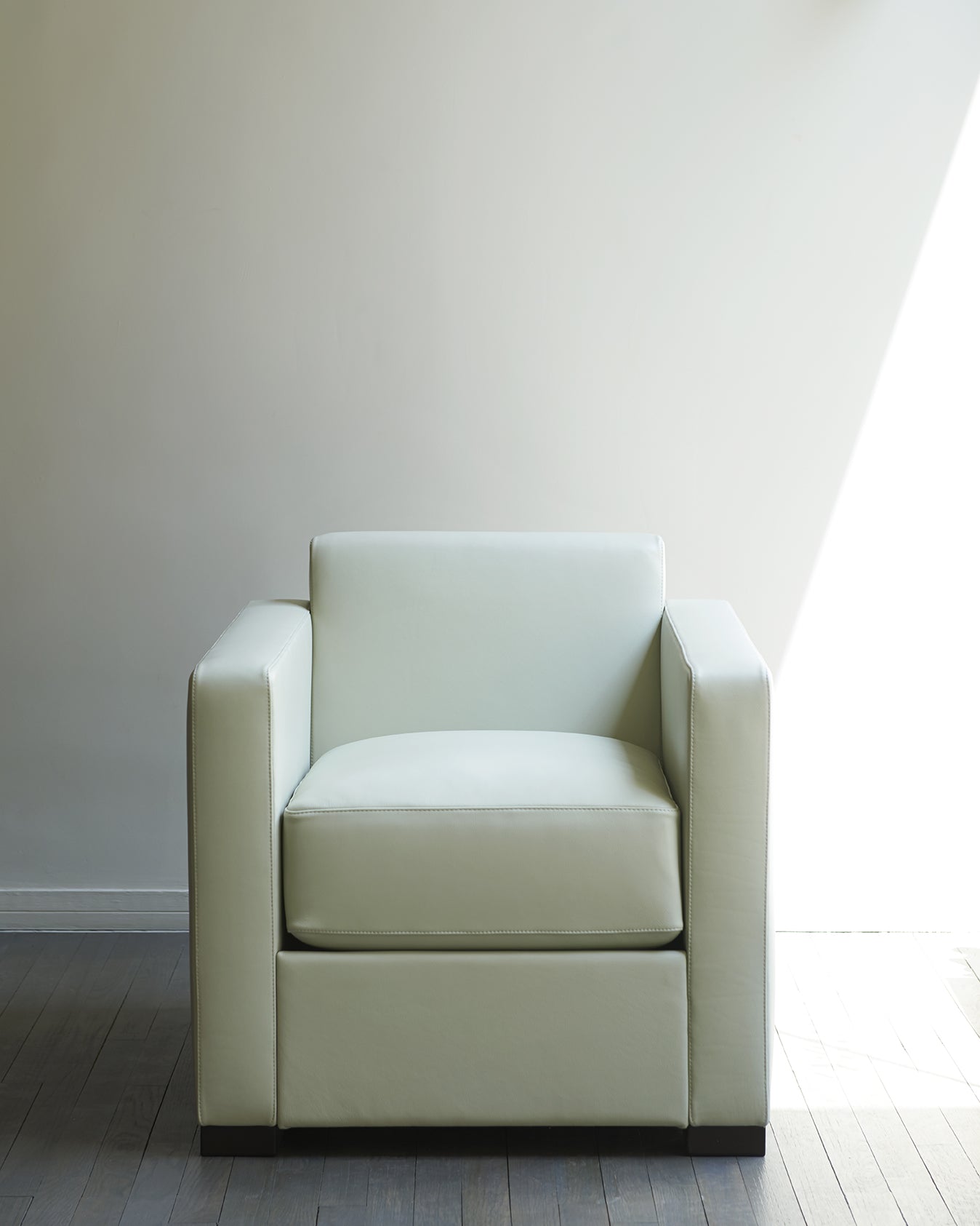 poltrona frau linea a armchair