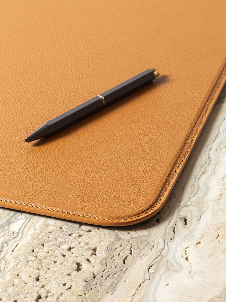 poltrona frau office desk accessories