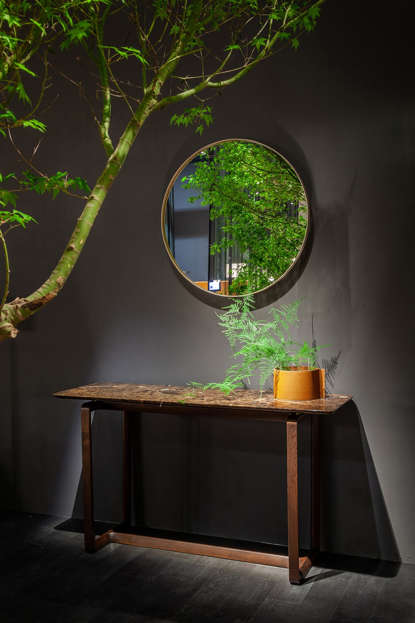 poltrona frau ren round mirror