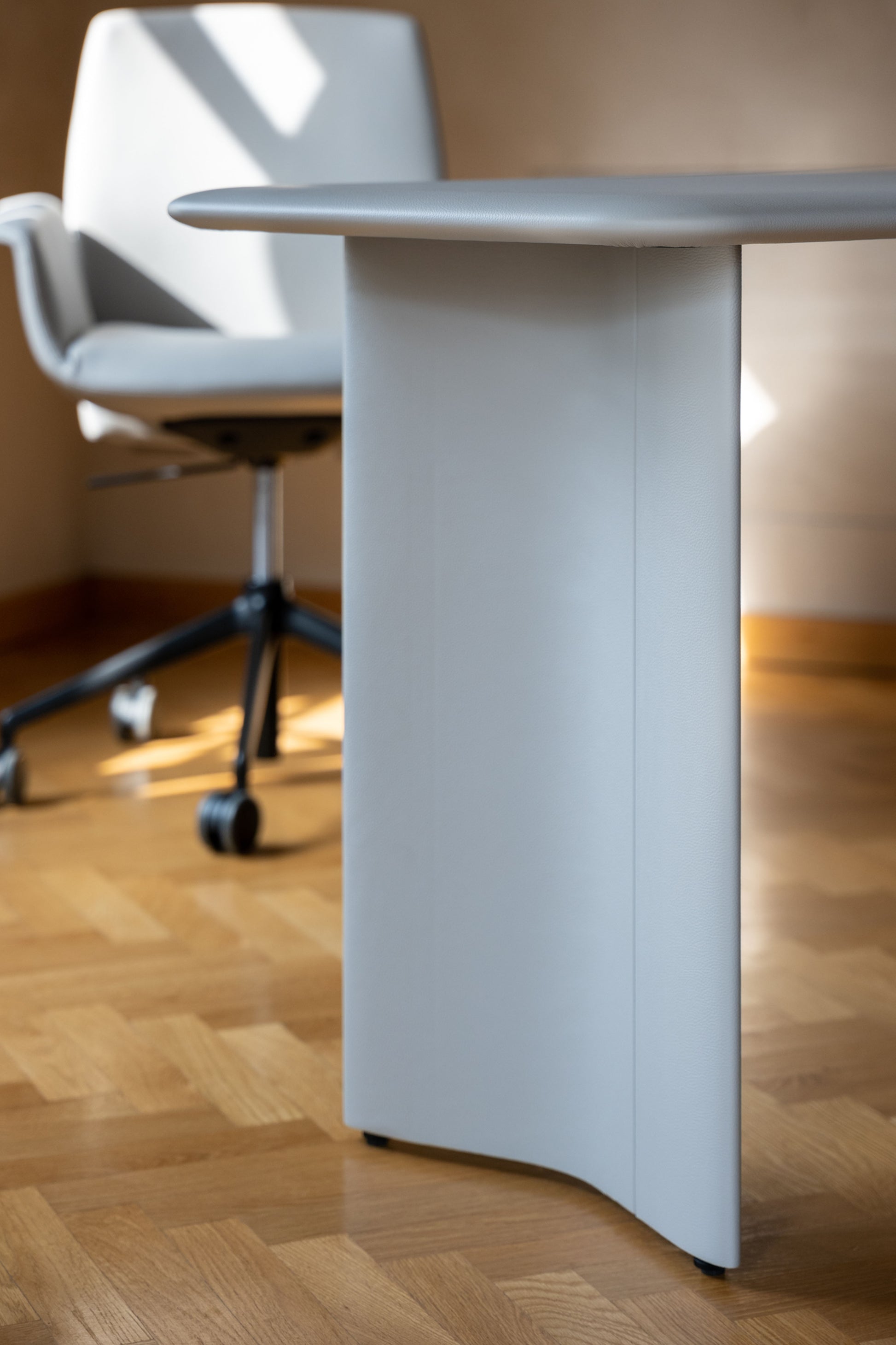 Downtown Conference 360° Chair