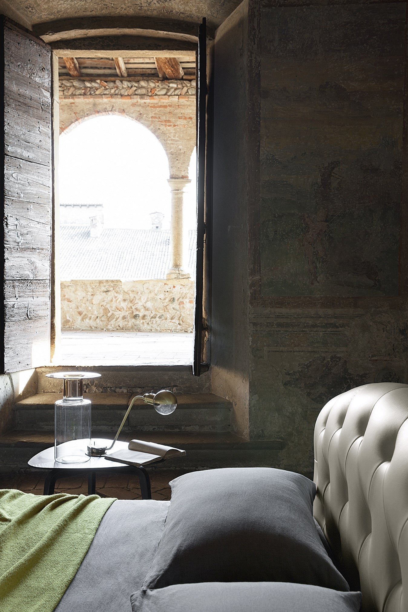 poltrona frau fiorile triangular small table