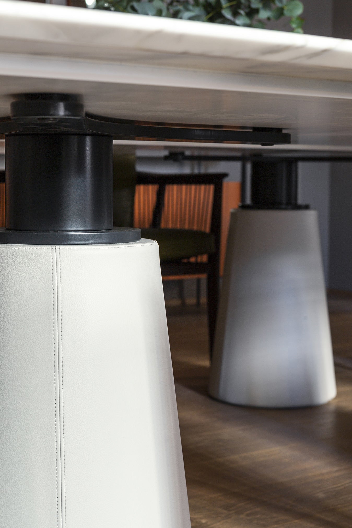 poltrona frau mesa due rectangular table