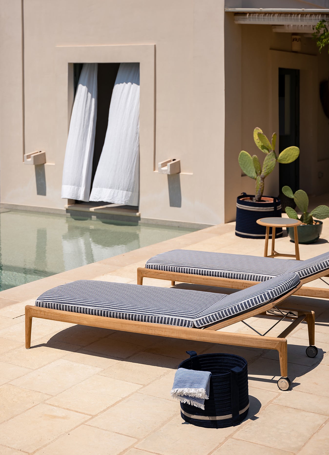 The Secret Garden Sunbed