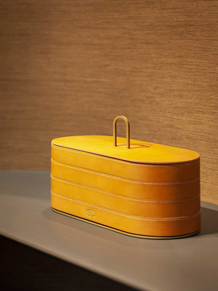poltrona frau zhuang stackable case