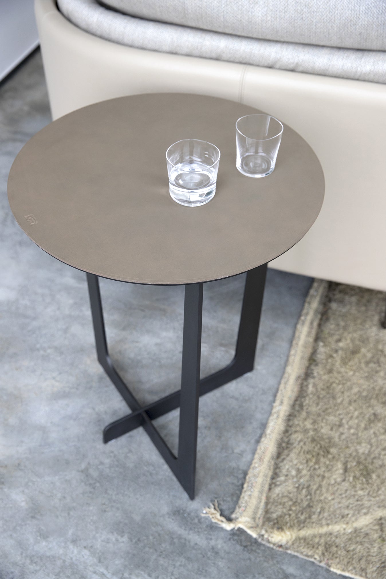 poltrona frau ilary coffee table