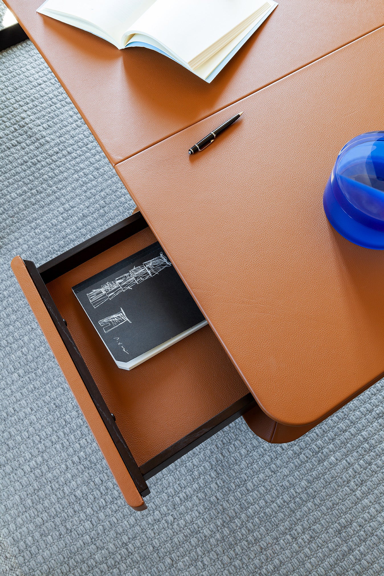 poltrona frau peek a book desk