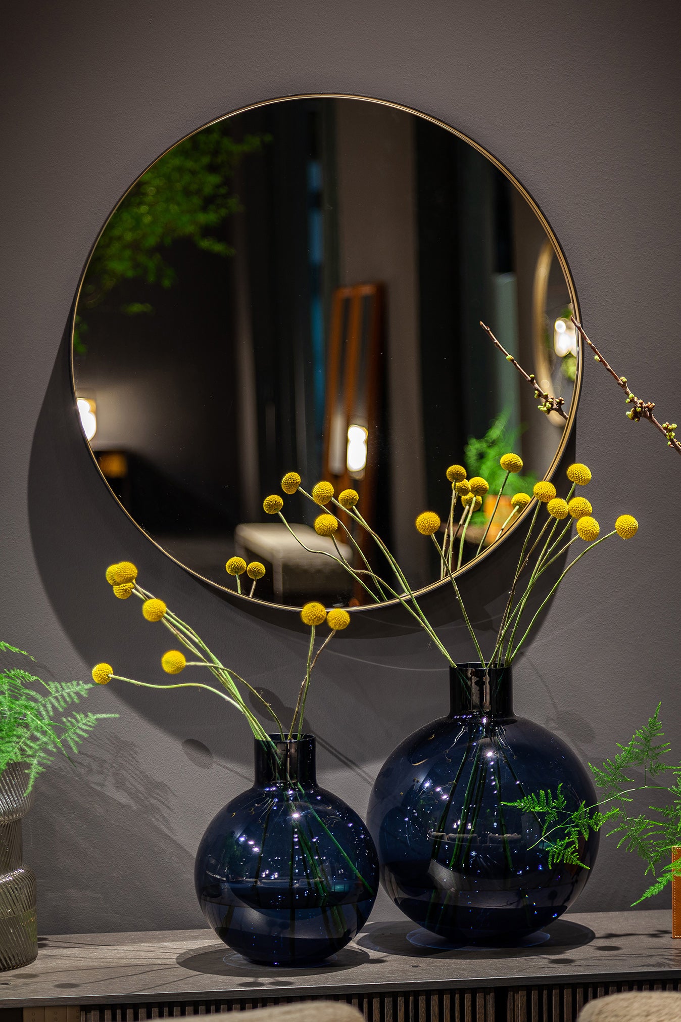 poltrona frau ren round mirror