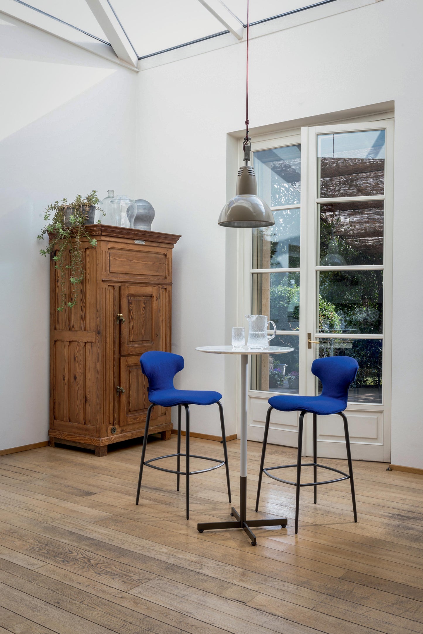 poltrona frau montera mas stool with metal base