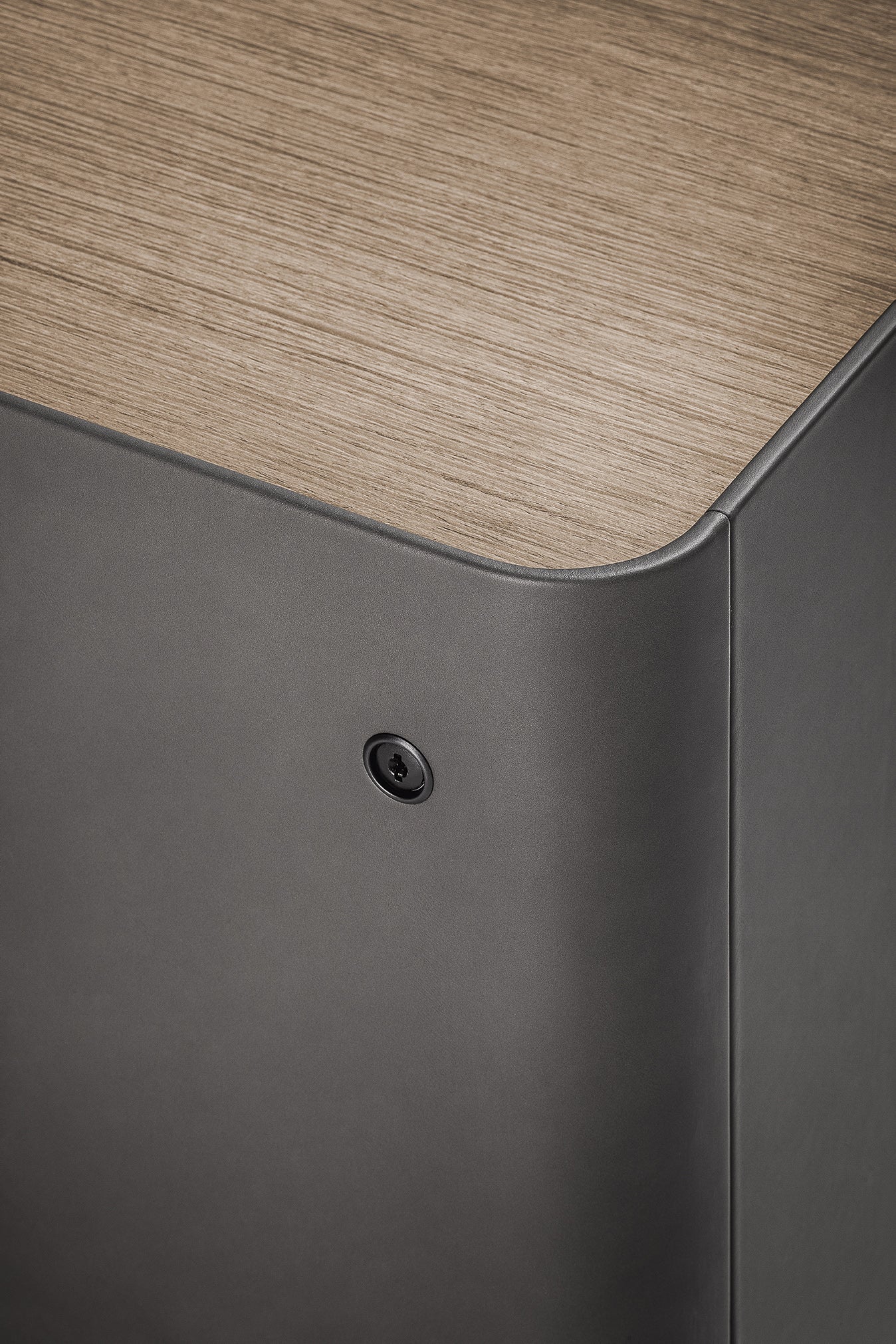 poltrona frau trust regular desk